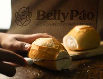 Pães sendo cortados